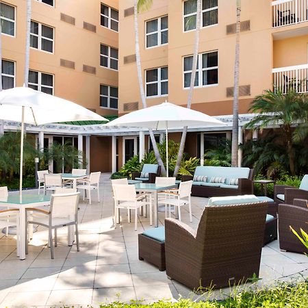 Отель Courtyard By Marriott Miami Aventura Mall Экстерьер фото