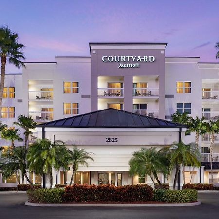 Отель Courtyard By Marriott Miami Aventura Mall Экстерьер фото