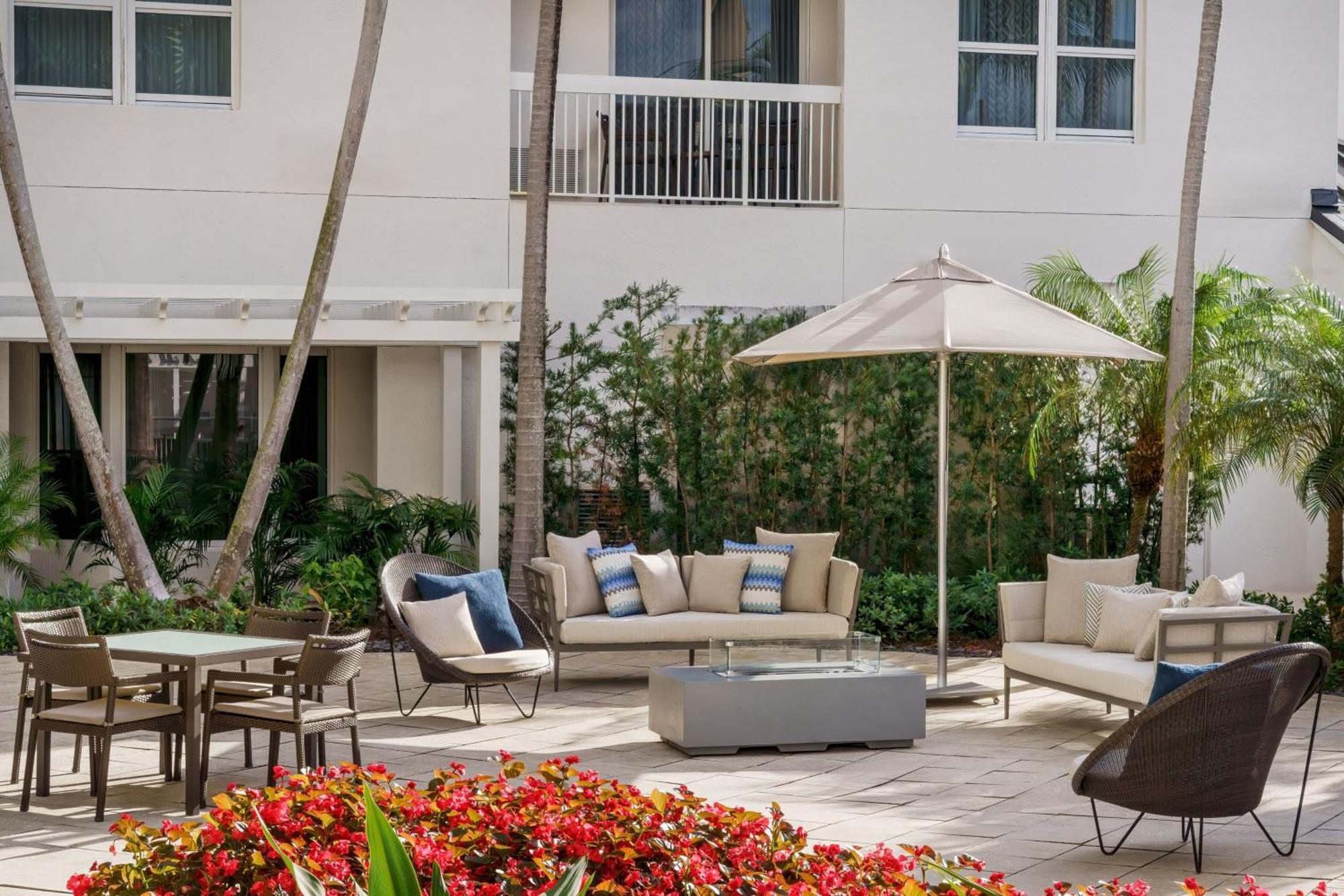 Отель Courtyard By Marriott Miami Aventura Mall Экстерьер фото