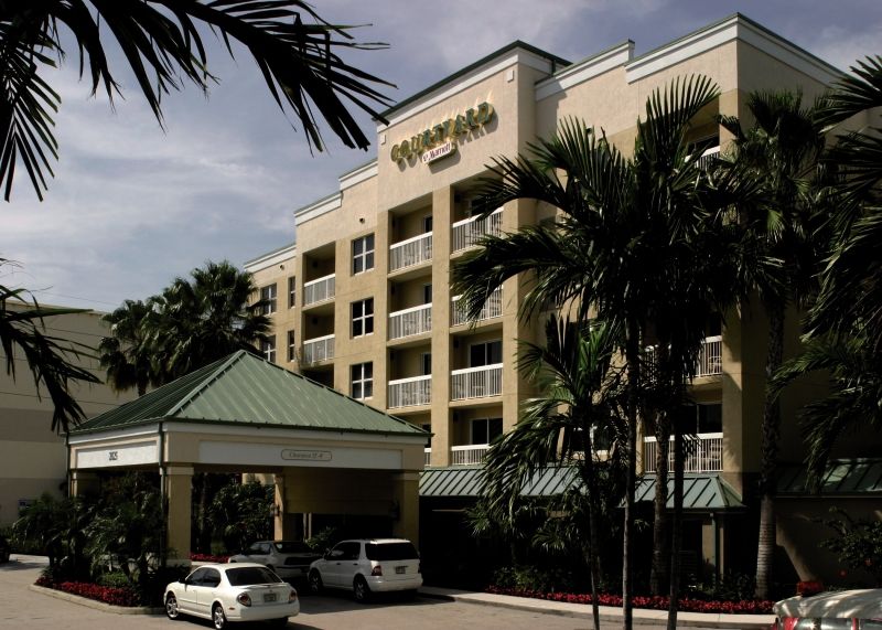 Отель Courtyard By Marriott Miami Aventura Mall Экстерьер фото