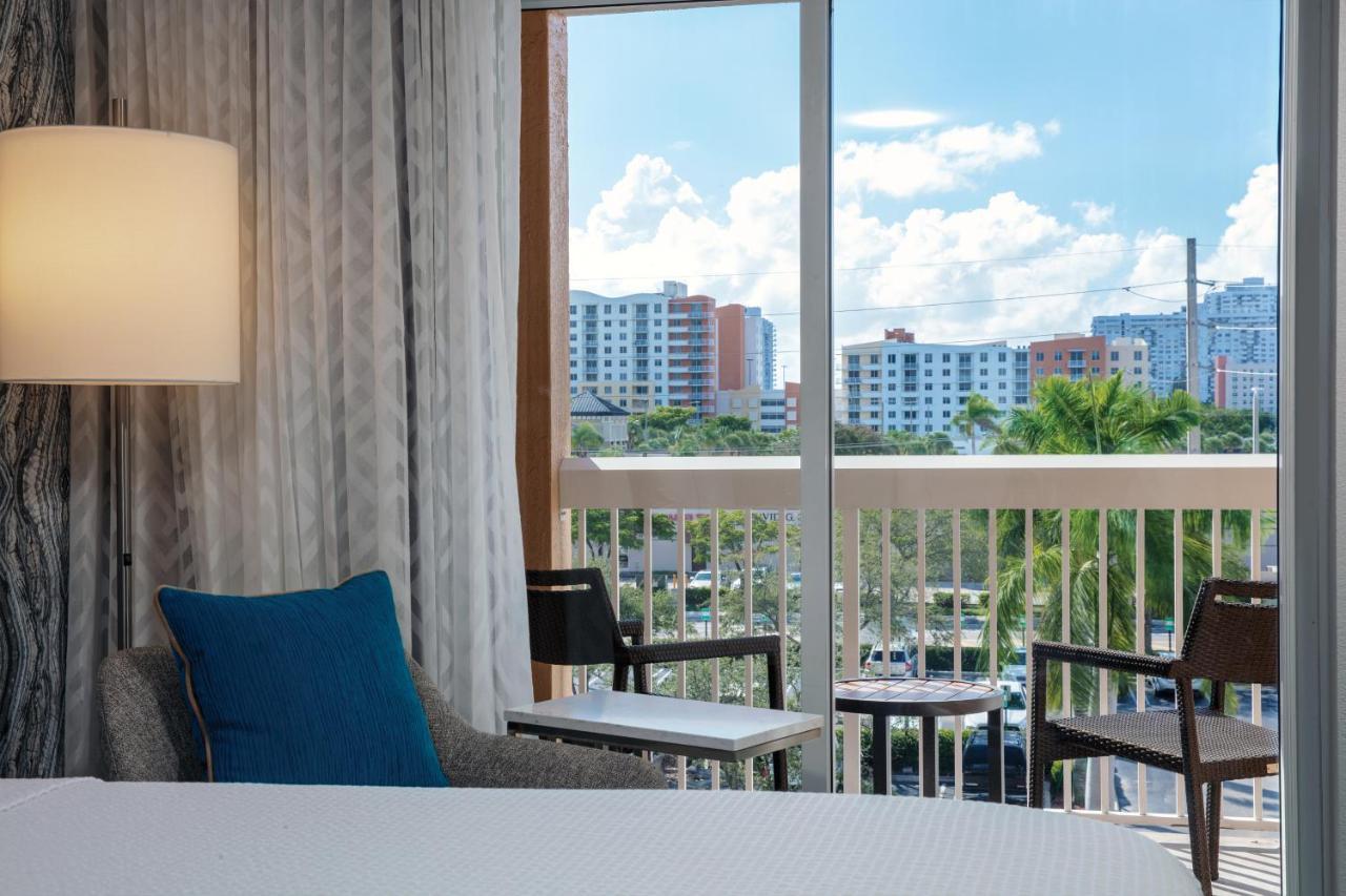 Отель Courtyard By Marriott Miami Aventura Mall Экстерьер фото