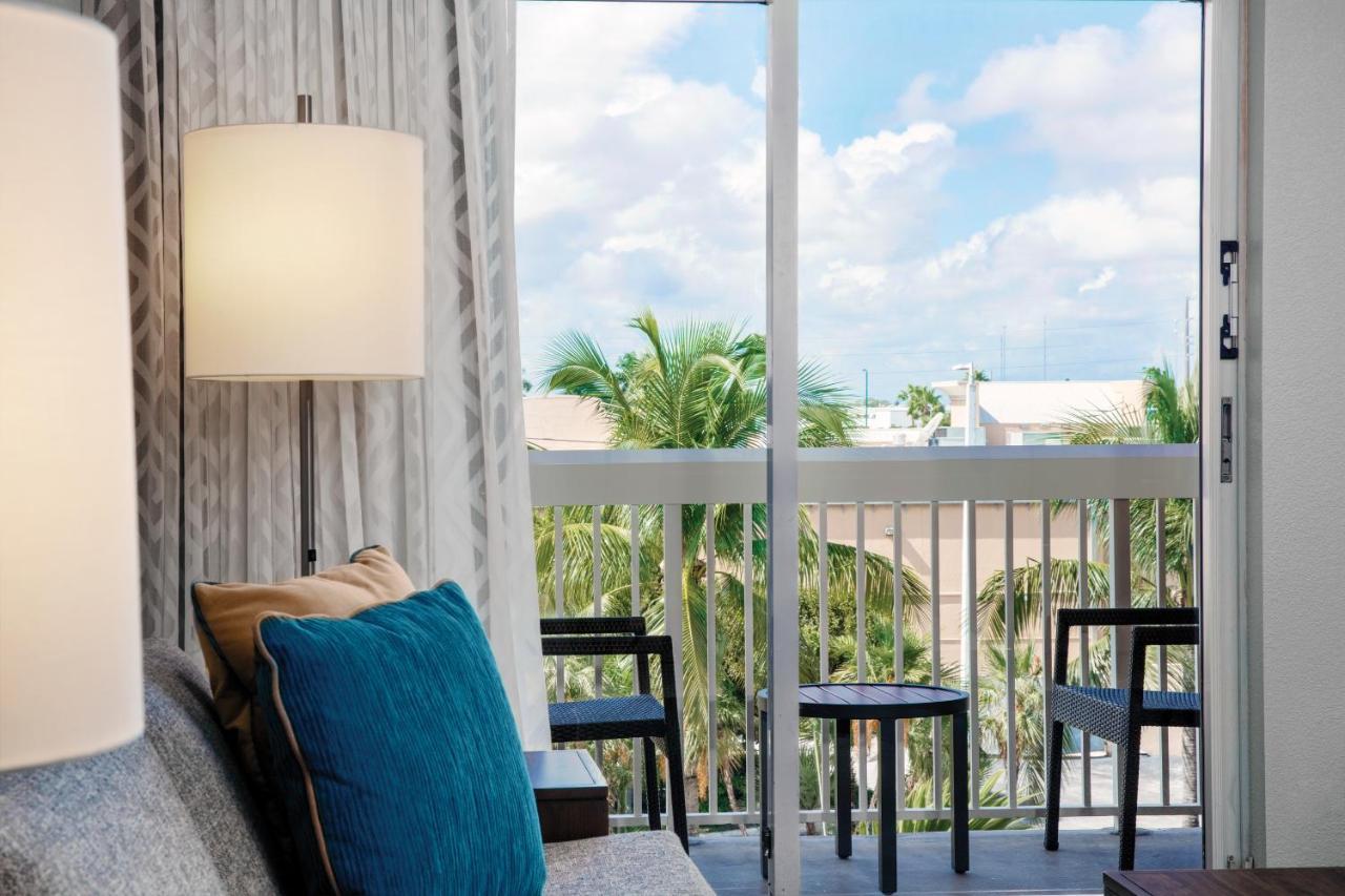 Отель Courtyard By Marriott Miami Aventura Mall Экстерьер фото